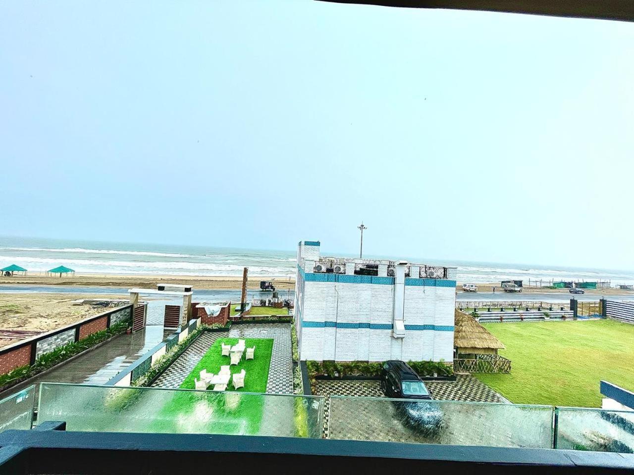 Gr Palace, In Front Of Sea-Beach With Breakfast, Swimming-Pool, Fully Air-Conditioned, Hotel With Parking Availability Puri Exterior photo