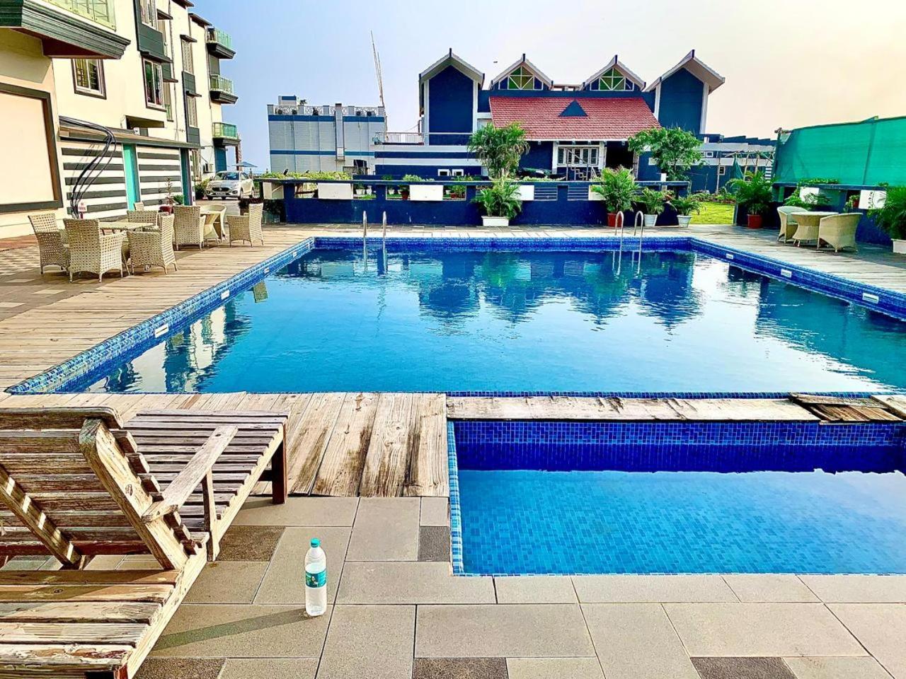 Gr Palace, In Front Of Sea-Beach With Breakfast, Swimming-Pool, Fully Air-Conditioned, Hotel With Parking Availability Puri Exterior photo